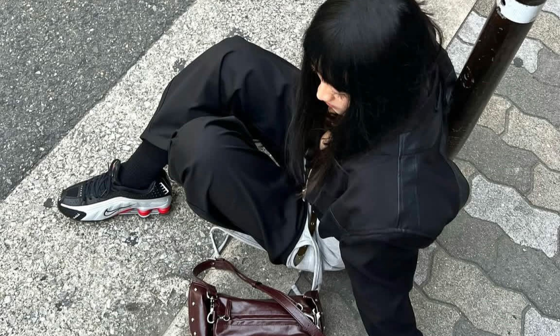 Nike Shox R4 如何在女生穿搭赛道中突围？