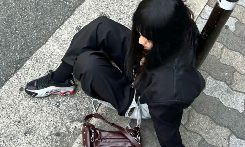 Nike Shox R4 如何在女生穿搭赛道中突围？